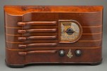 Emerson ”Strad” CH-256 Ingraham cabinet tube radio