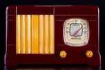 Motorola Catalin 52 ’Vertical Grill’ Radio in Plum + Butterscotch