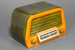 Air King ’Duchess’ A-600 Catalin Radio in Green and Yellow