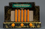 Addison 5 Catalin &rdquo;Courthouse&rdquo; Radio in Dark Green + Butterscotch