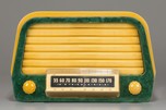 Air King ’Duchess’ A-600 Catalin Radio in Yellow with Green