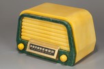 Air King ’Duchess’ A-600 Catalin Radio in Yellow with Green