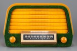 Air King ’Duchess’ A-600 Catalin Radio in Yellow and Jade Green