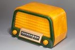 Air King ’Duchess’ A-600 Catalin Radio in Yellow and Jade Green