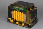 Striking Addison 5 Courthouse Catalin Radio Dark Green + Yellow
