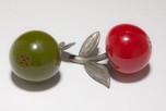 Bakelite Figural &rdquo;Apple&rdquo; Salt & Pepper Shakers 1940&rsquo;s Deco