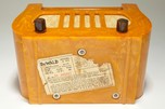 Catalin DeWald &rdquo;Harp&rdquo; A-501 Radio in Marbled Sand w/ Brown Pinwheel Knobs