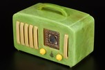 Emerson EP-375 ’5+1’ Catalin Radio in Marbled Green with Handle