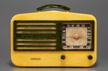 Garod 1450 Catalin &rdquo;Peak-Top&rdquo; Radio in Light Yellow + Blue - Great