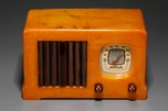 Marbleized Sand + Tortoise Catalin Motorola 52 ’Vertical Grill’ Radio