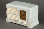 Detrola 274 &rdquo;Split-Grille&rdquo; Radio - Beetle Plastic with Ivory Trim