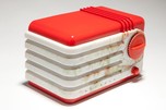 Detrola 219 ”Super Pee-Wee” Red Plaskon + Beetle Bakelite Art Deco Radio