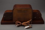 Rare Detrola 104 &rdquo;Presentation&rdquo; Desk Set Art Deco Radio with Gilbert Rohde Clock