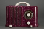 DeWald &rsquo;Bantam&rsquo; Radio in Dark Raspberry Speckled Plaskon - Rare