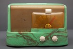 Emerson 511 &rdquo;Moderne&rdquo; Green Bakelite Raymond Loewy Designed Mid-Century Radio