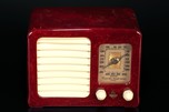 Emerson BM258 Catalin Radio ’Big Miracle’ in Bright Oxblood Red