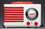 Emerson ”Patriot” 400 Catalin Radio in White Norman Bel Geddes Art Deco Design