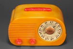 Fada 700 ’Cloud’ Radio in Yellow Catalin with Marbleized Red Trim