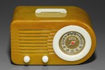 Fada Series 200 ’Bullet’ Catalin Radio in Onyx Green + Alabaster