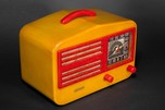 Garod 1450 Catalin ’Peak-Top’ Radio in Butterscotch + Red