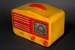 Garod 1450 Catalin ’Peak-Top’ Radio in Butterscotch + Red