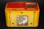 Garod 1450 Catalin ’Peak-Top’ Radio in Butterscotch + Red