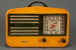 Garod 1450 Catalin &rdquo;Peak-Top&rdquo; Radio in Butterscotch + Blue