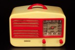 Garod 1450 Catalin ’Peak-Top’ Radio in Yellow + Red