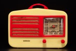 Garod 1450 Catalin ’Peak-Top’ Radio in Yellow + Red