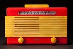 Garod ”Commander” 6AU-1 Catalin Radio in Bright Red with Yellow