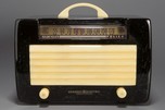 General Electric L-574 Catalin Radio in Black + Yellow