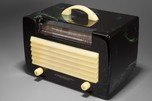 General Electric L-574 Catalin Radio in Black + Yellow