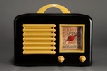 General Television 5A5 Bakelite Radio Black + Mustard Yellow