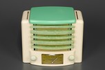 Kadette &rsquo;Classic&rsquo; Radio Model K-12 in Ivory and Green Plaskon - Beautiful