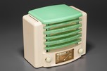 Kadette &rsquo;Classic&rsquo; Radio Model K-12 in Ivory and Green Plaskon - Scarce