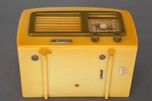 Knight &rdquo;Coronet&rdquo; KM Art Deco Yellow + Olive Green Catalin Radio