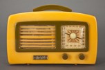 Knight &rdquo;Coronet&rdquo; KM Art Deco Yellow + Olive Green Catalin Radio