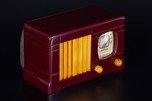 Motorola Catalin 52 ’Vertical Grill’ Radio in Plum + Butterscotch