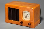 Motorola 52 ’Vertical Grill’ Catalin Radio - Marbleized Sand + Tortoise