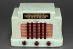 Catalin Addison 5 ’Courthouse’ Radio in Pistachio + Burgundy - Great