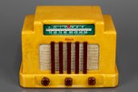 Pistachio Catalin Addison 5 ’Courthouse’ Radio with Merlot Trim - Beautiful