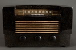 RCA 66X Catalin ”Tuna Boat” Radio in a RARE Chocolate Brown Swirl