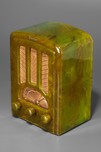 Beautifully Swirled Green Emerson AU-190 Catalin Tombstone Radio