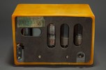 Tom Thumb &rdquo;Oval-Dial&rdquo; Catalin Radio Model 955 in Yellow - Rare Deco Design